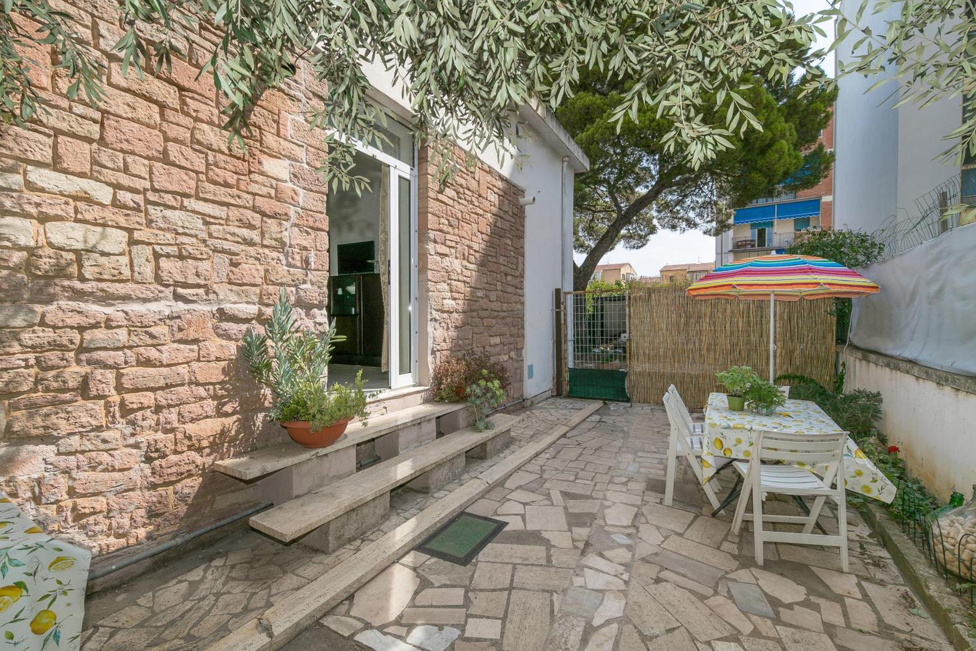 Appartamento Con Giardino A Due Passi Dal Mare Piombino Bagian luar foto